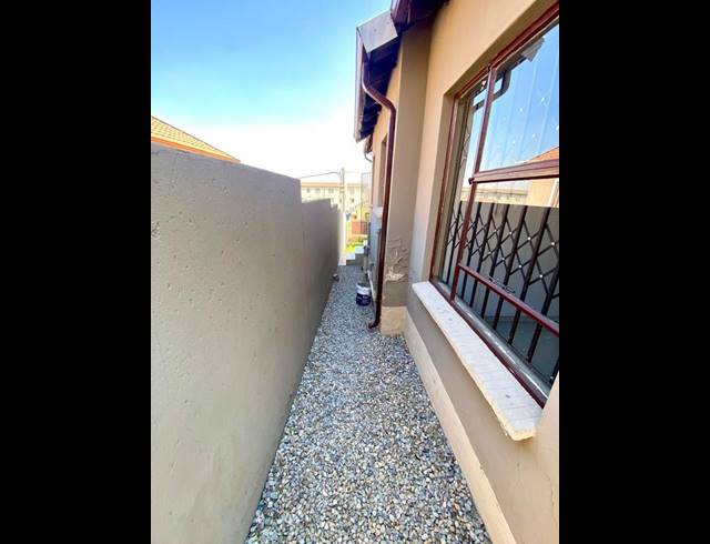 2 BEDROOM HOUSE FOR SALE IN FLEURHOF